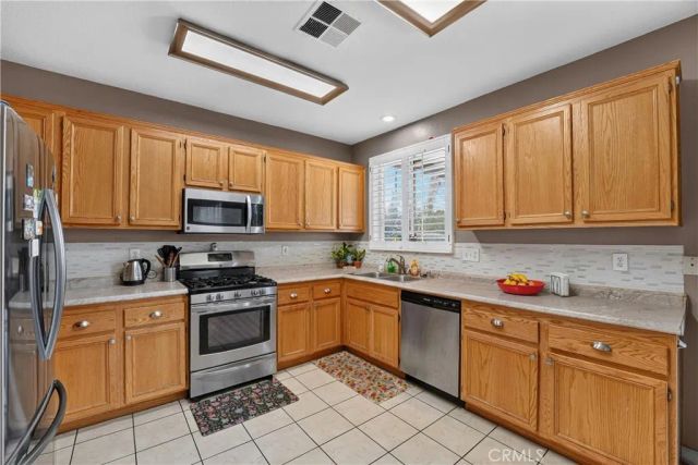 7454 Longstreet, Fontana, CA 92336