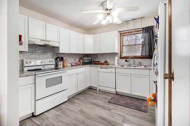 1624 Fox Point Drive, Chesterton, IN 46304