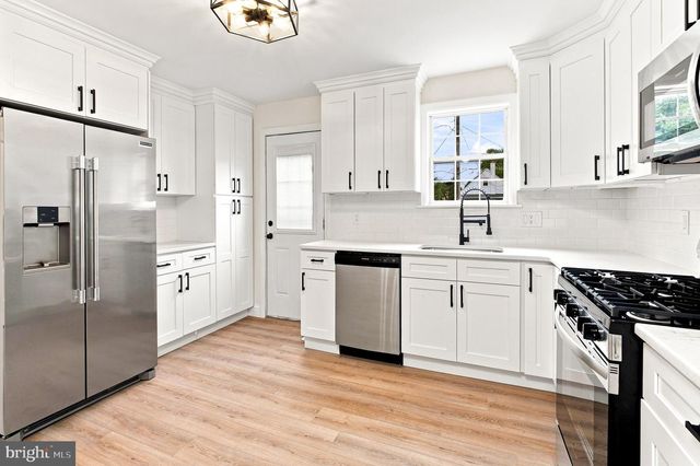 421 BEACON AVE, Paulsboro, NJ 08066