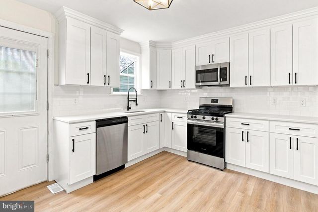 421 BEACON AVE, Paulsboro, NJ 08066