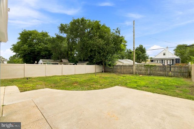421 BEACON AVE, Paulsboro, NJ 08066