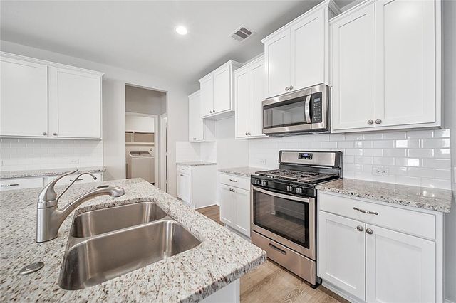 9295 Inland Leather Lane, Conroe, TX 77385