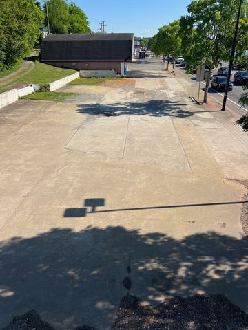 261 N Riverside Dr, Clarksville, TN 37040