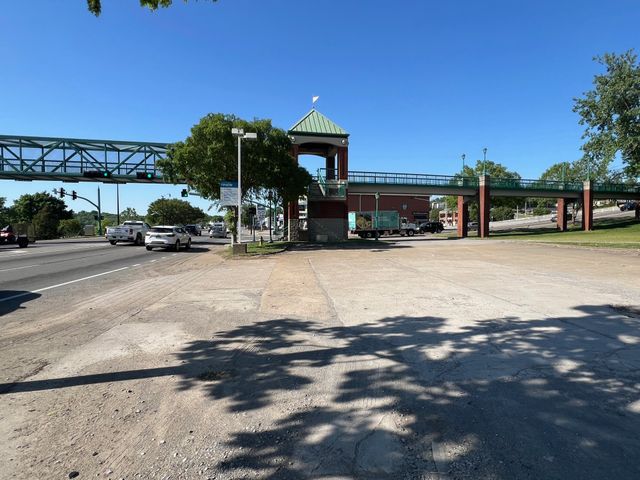 261 N Riverside Dr, Clarksville, TN 37040