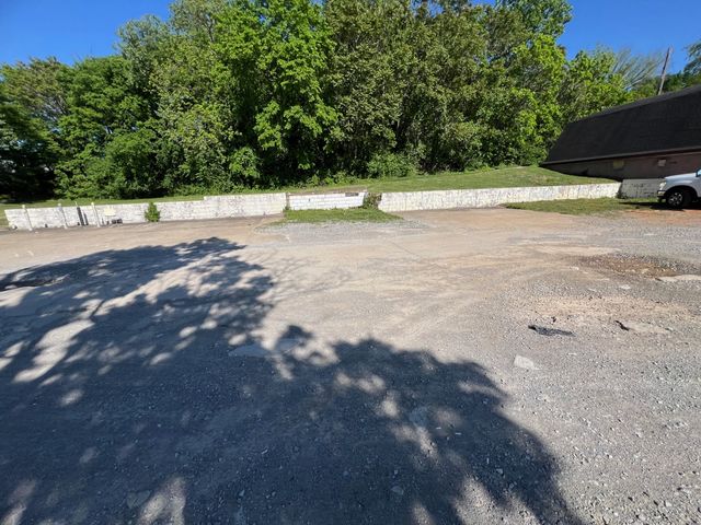 261 N Riverside Dr, Clarksville, TN 37040