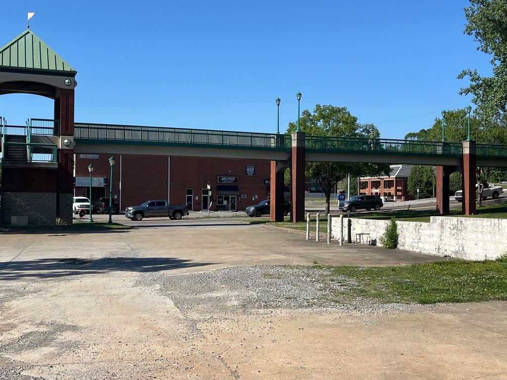 261 N Riverside Dr, Clarksville, TN 37040