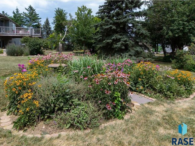 8704 E 38th St Street, Sioux Falls, SD 57110