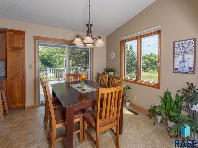 8704 E 38th St Street, Sioux Falls, SD 57110