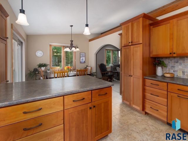 8704 E 38th St Street, Sioux Falls, SD 57110