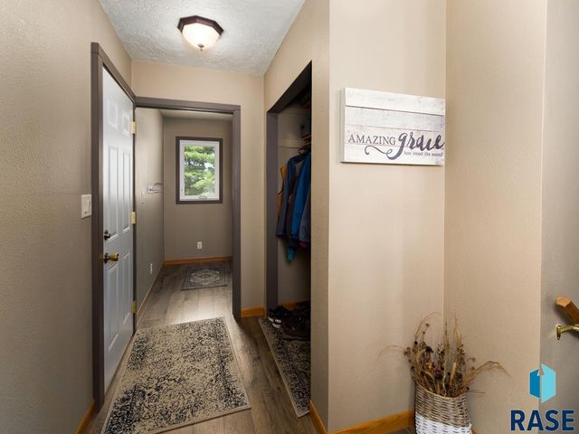 8704 E 38th St Street, Sioux Falls, SD 57110
