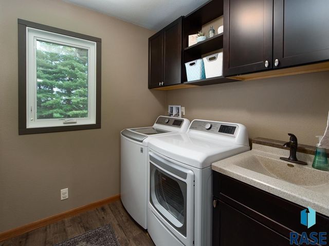 8704 E 38th St Street, Sioux Falls, SD 57110