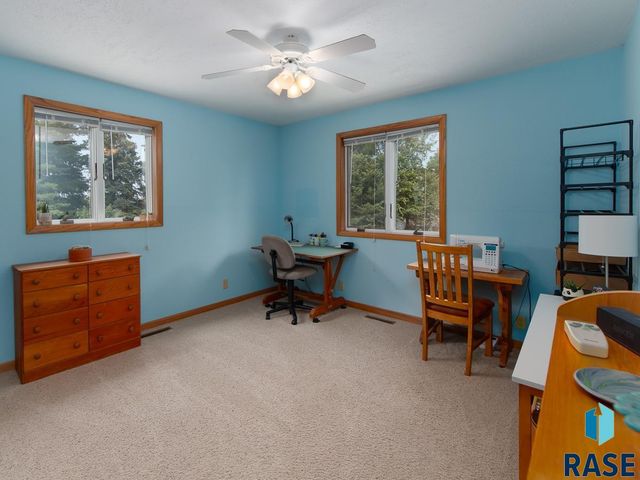 8704 E 38th St Street, Sioux Falls, SD 57110