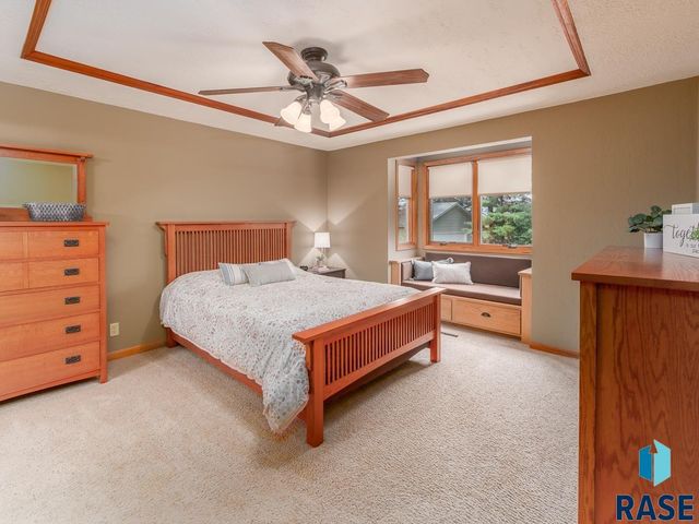8704 E 38th St Street, Sioux Falls, SD 57110