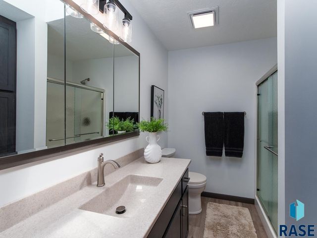 8704 E 38th St Street, Sioux Falls, SD 57110