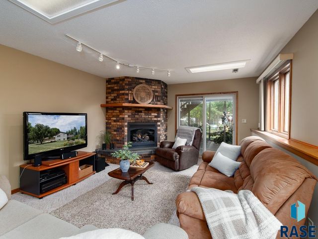 8704 E 38th St Street, Sioux Falls, SD 57110