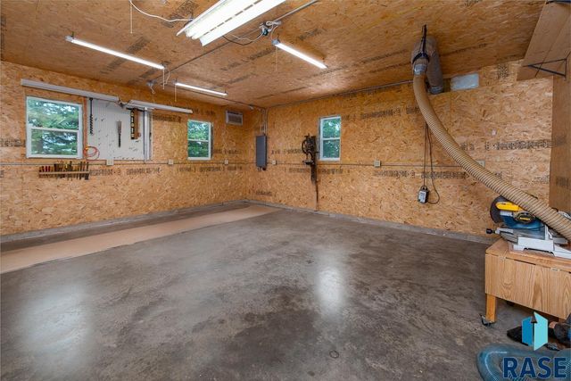 8704 E 38th St Street, Sioux Falls, SD 57110