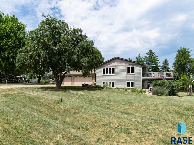 8704 E 38th St Street, Sioux Falls, SD 57110