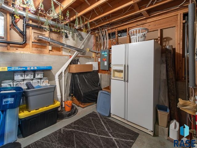 8704 E 38th St Street, Sioux Falls, SD 57110