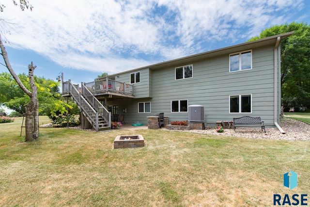 8704 E 38th St Street, Sioux Falls, SD 57110