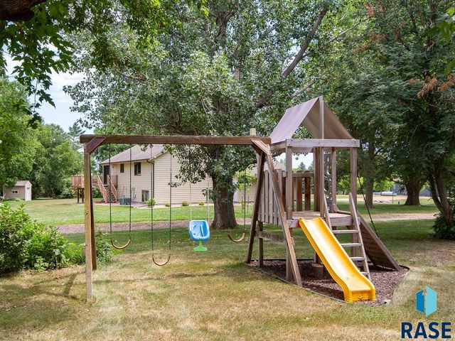8704 E 38th St Street, Sioux Falls, SD 57110