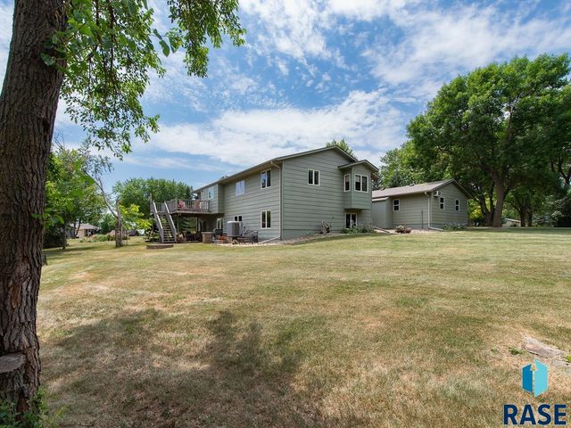 8704 E 38th St Street, Sioux Falls, SD 57110