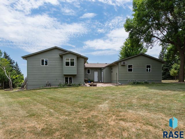 8704 E 38th St Street, Sioux Falls, SD 57110
