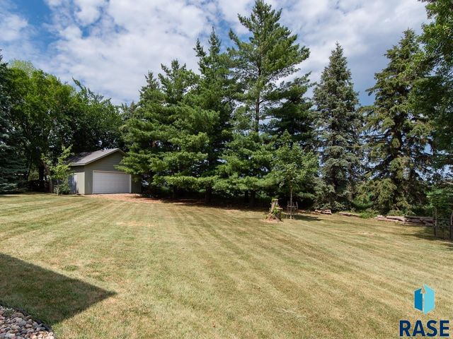 8704 E 38th St Street, Sioux Falls, SD 57110