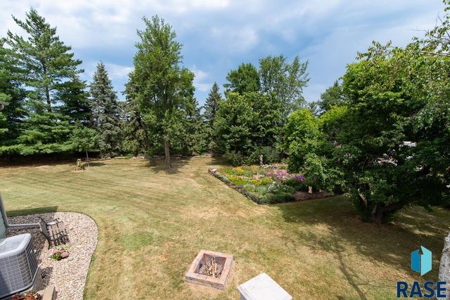 8704 E 38th St Street, Sioux Falls, SD 57110