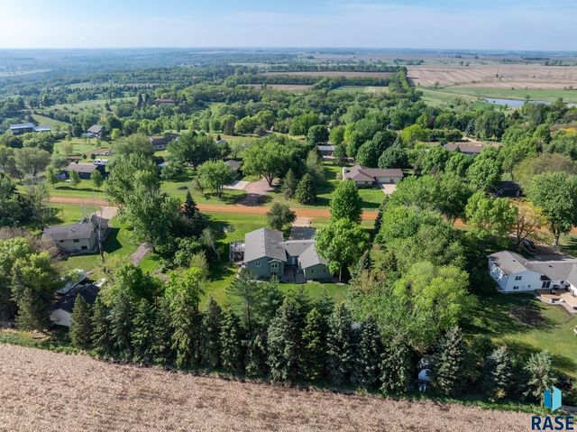8704 E 38th St Street, Sioux Falls, SD 57110