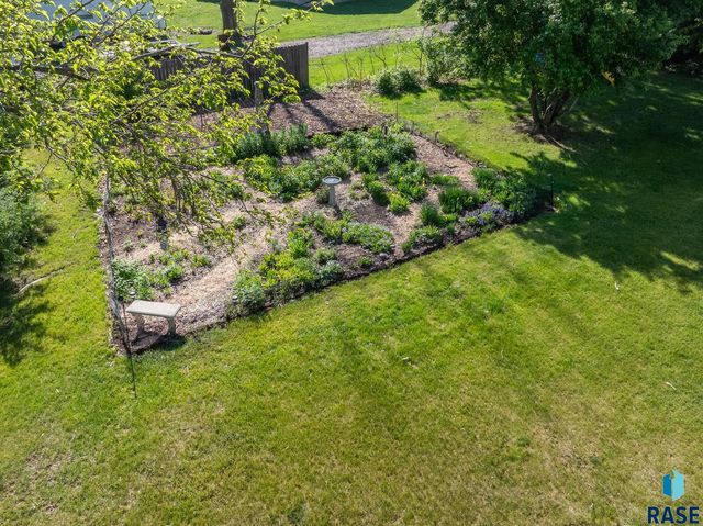 8704 E 38th St Street, Sioux Falls, SD 57110
