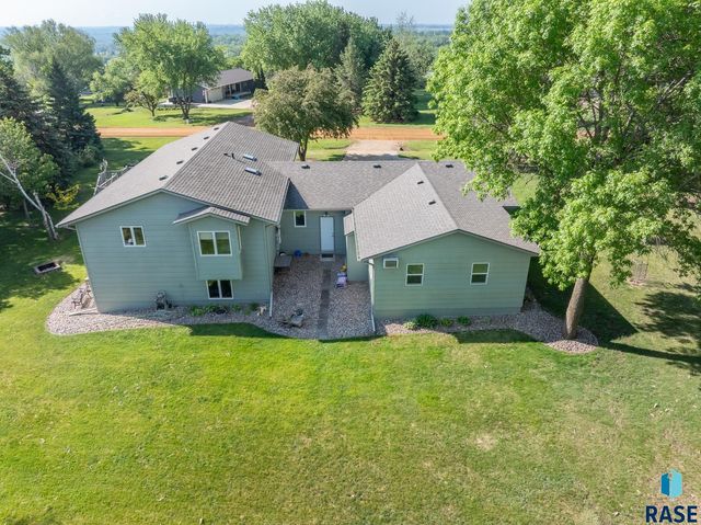 8704 E 38th St Street, Sioux Falls, SD 57110