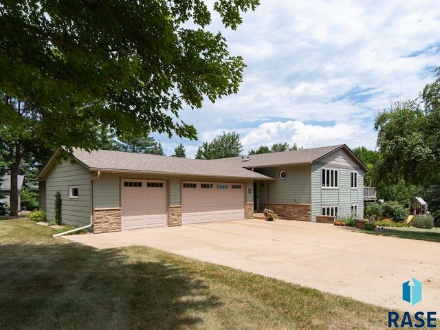 8704 E 38th St Street, Sioux Falls, SD 57110