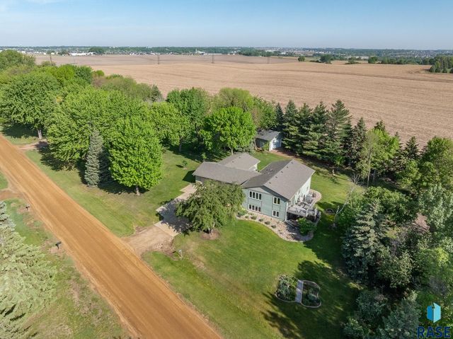8704 E 38th St Street, Sioux Falls, SD 57110