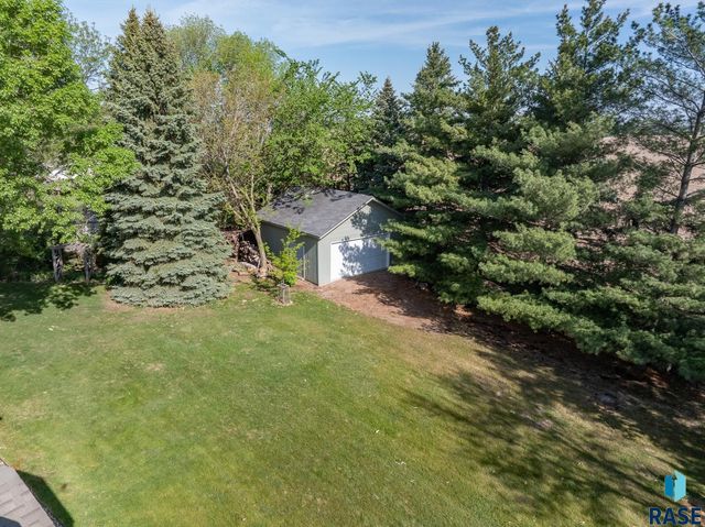 8704 E 38th St Street, Sioux Falls, SD 57110