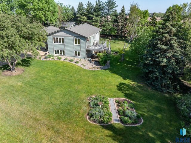 8704 E 38th St Street, Sioux Falls, SD 57110