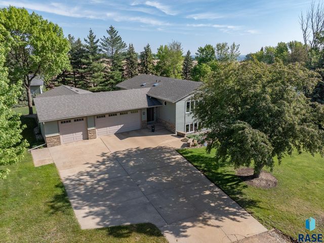 8704 E 38th St Street, Sioux Falls, SD 57110