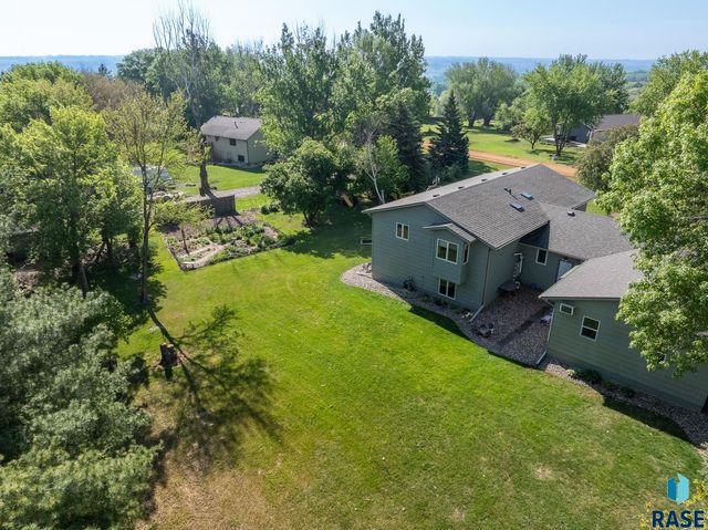 8704 E 38th St Street, Sioux Falls, SD 57110