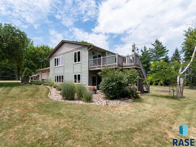8704 E 38th St Street, Sioux Falls, SD 57110