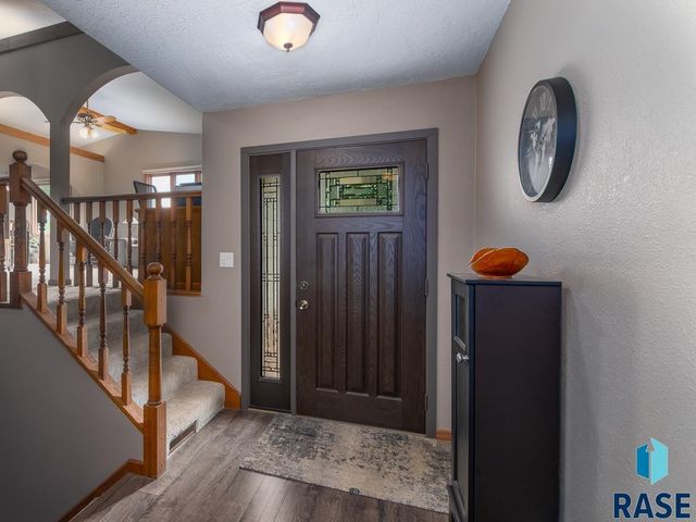 8704 E 38th St Street, Sioux Falls, SD 57110