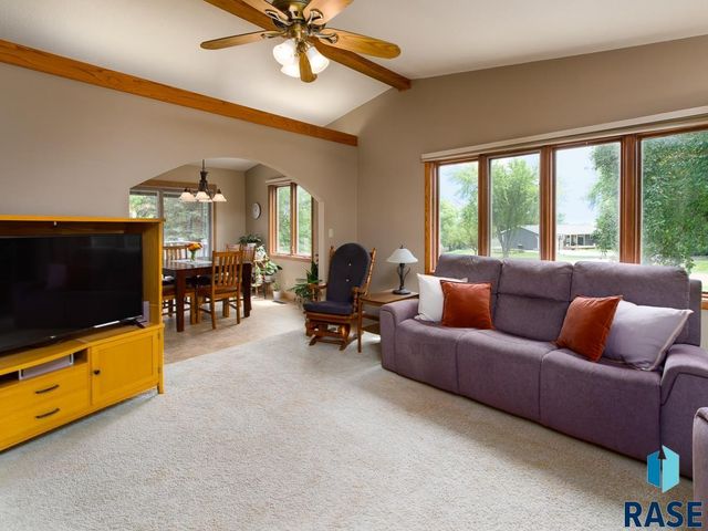 8704 E 38th St Street, Sioux Falls, SD 57110