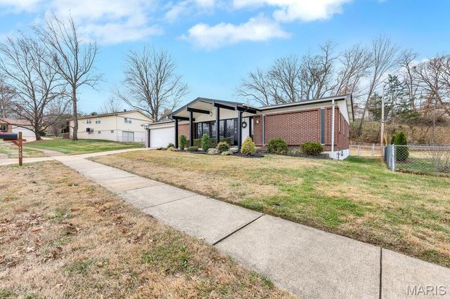 4708 Brunston Drive, St Louis, MO 63128