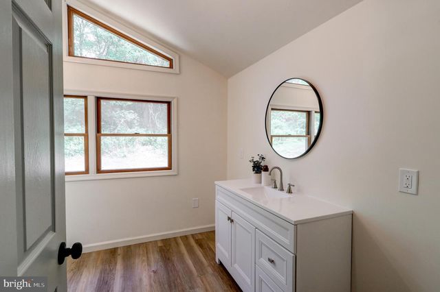 42 HEIDI RD, Delta, PA 17314