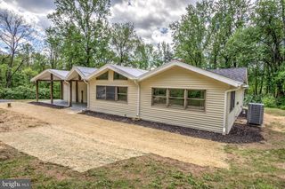 42 HEIDI RD, Delta, PA 17314