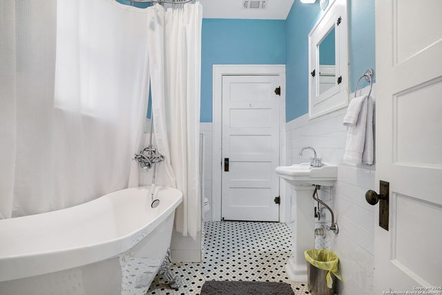 331 Adaes, San Antonio, TX 78207