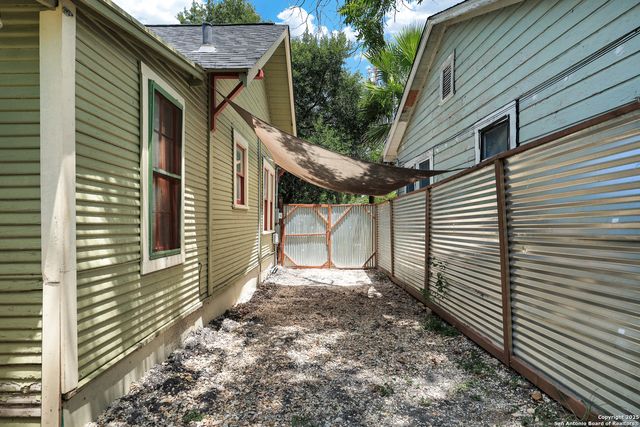 331 Adaes, San Antonio, TX 78207