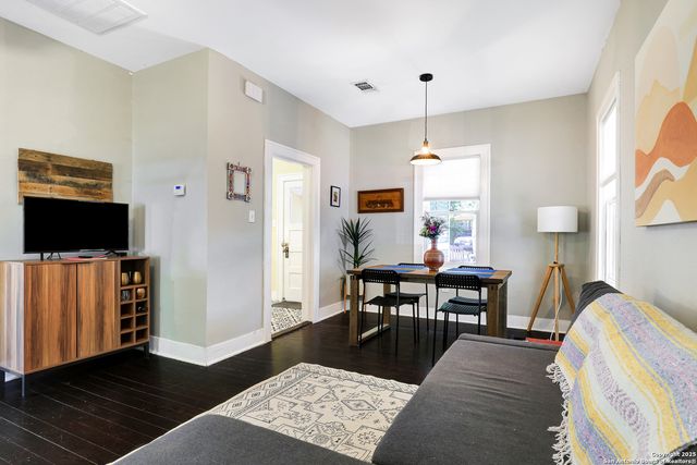331 Adaes, San Antonio, TX 78207