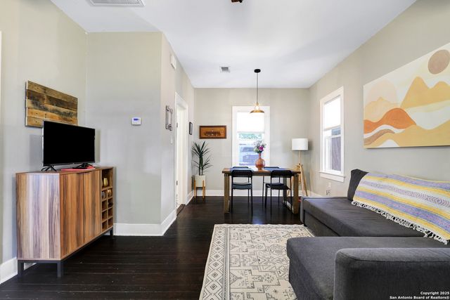 331 Adaes, San Antonio, TX 78207