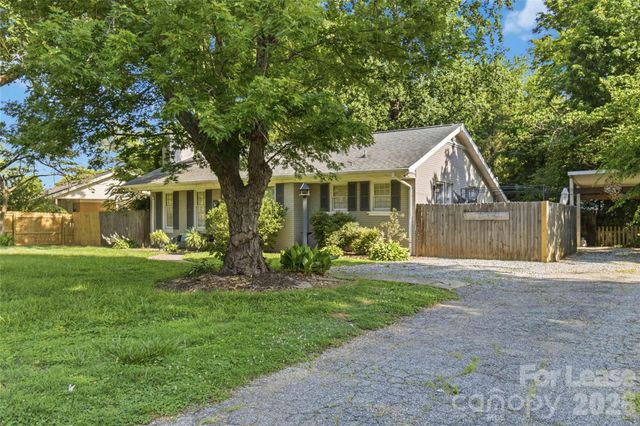 4231 Firethorne Road, Charlotte, NC 28205