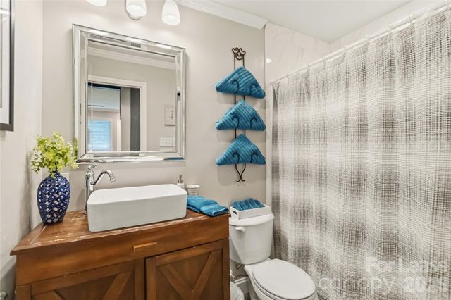 4231 Firethorne Road, Charlotte, NC 28205