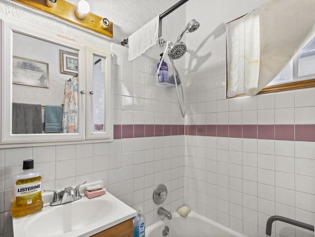 3234 N Achilles STREET, Milwaukee, WI 53212